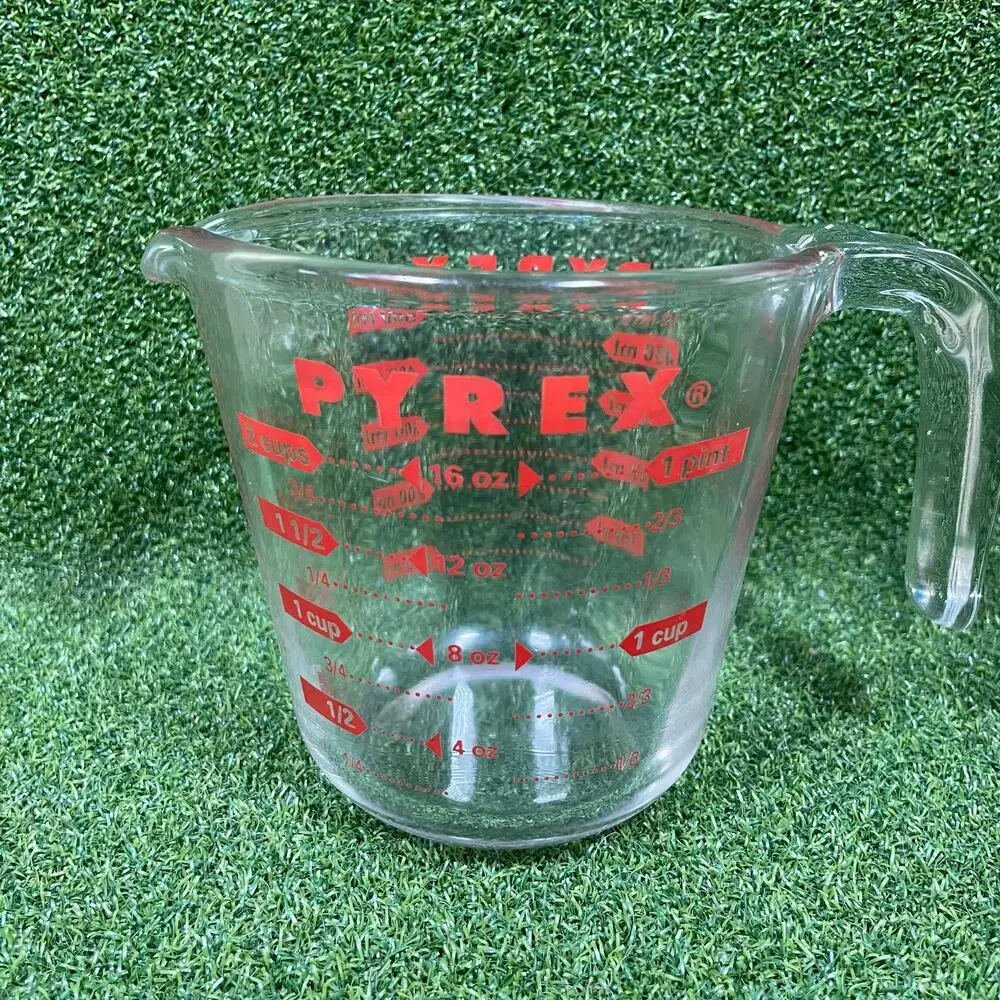 Pyrex 2 Cup Measuring Cup with Classic Red Lettering